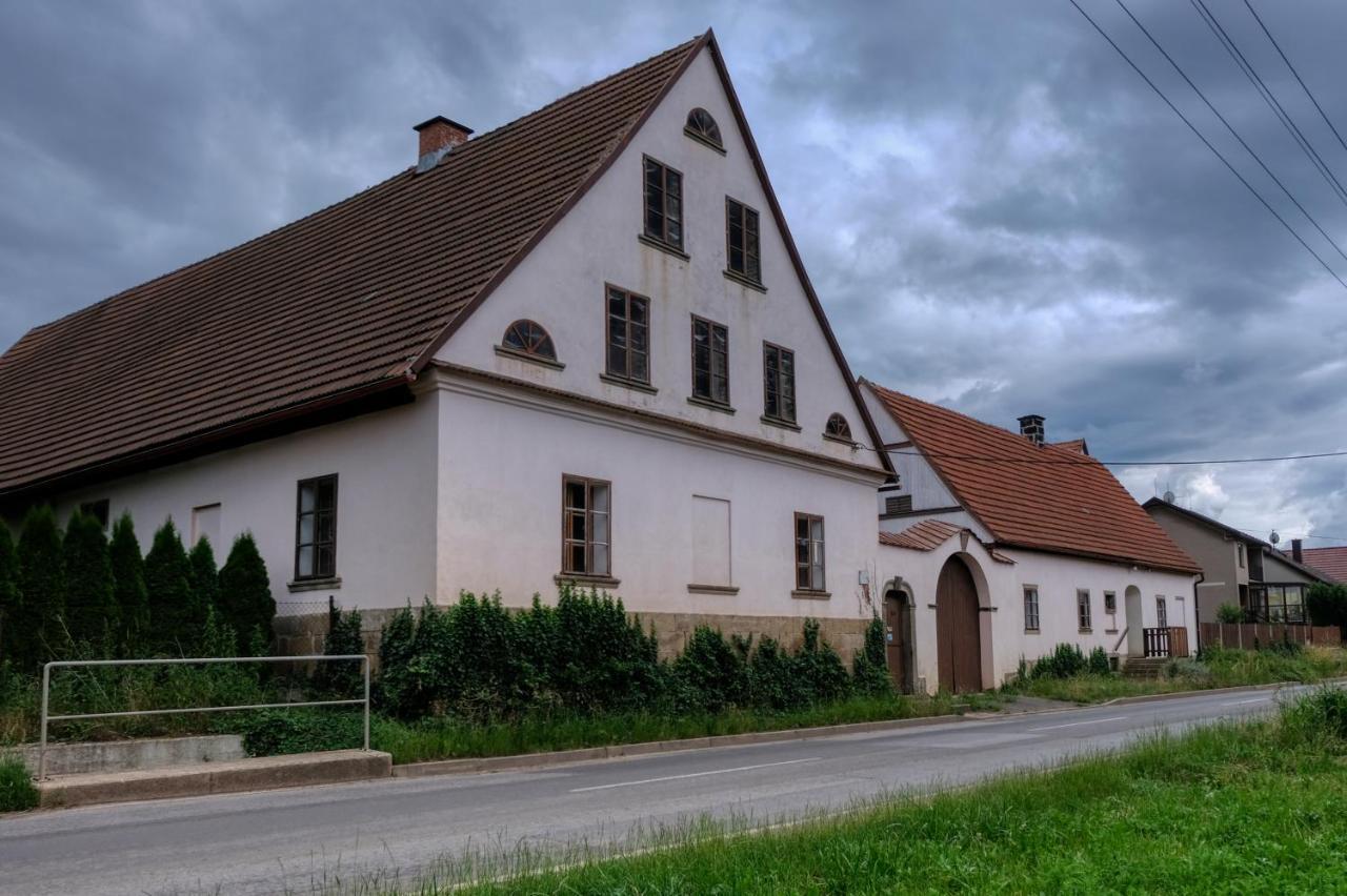 Apartmany V Broumovskem Statku Bagian luar foto