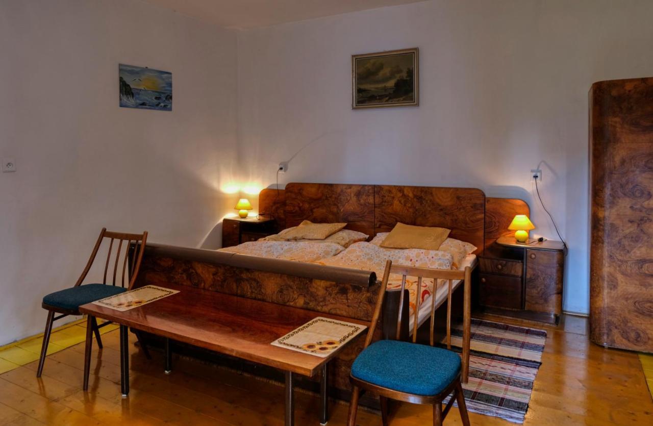 Apartmany V Broumovskem Statku Bagian luar foto