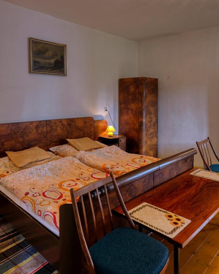 Apartmany V Broumovskem Statku Bagian luar foto