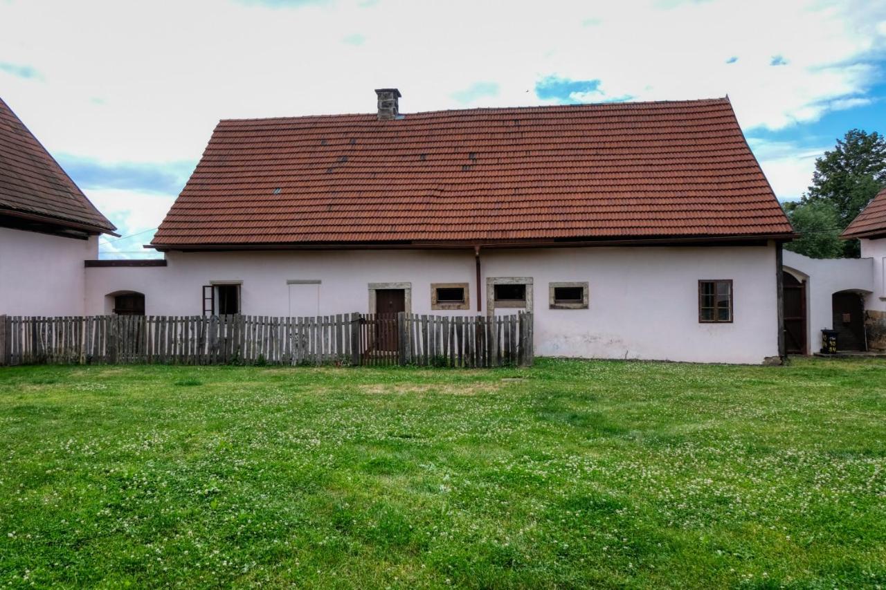 Apartmany V Broumovskem Statku Bagian luar foto