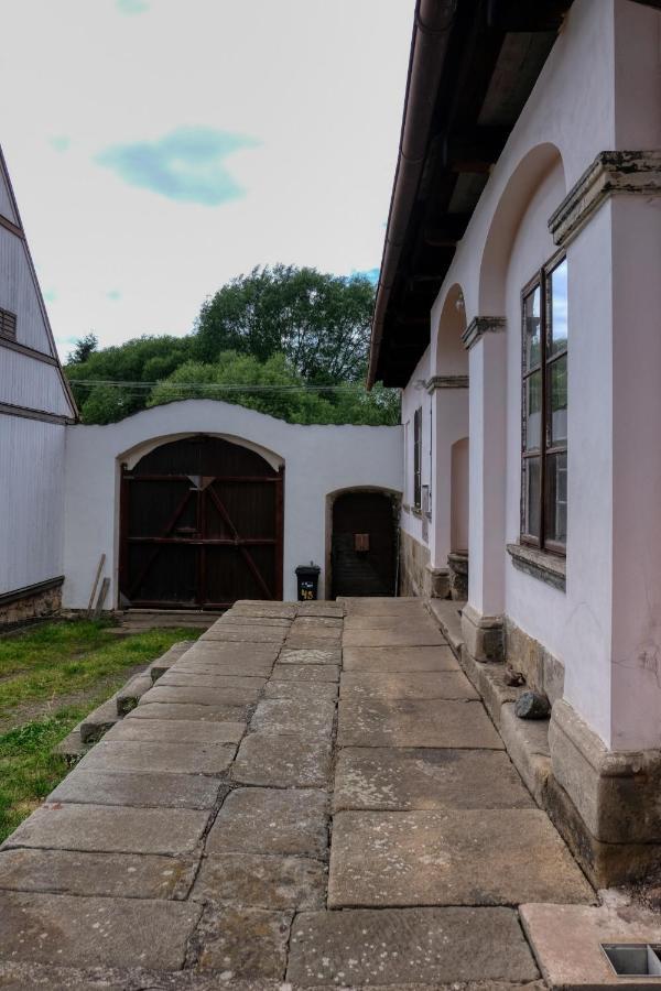 Apartmany V Broumovskem Statku Bagian luar foto