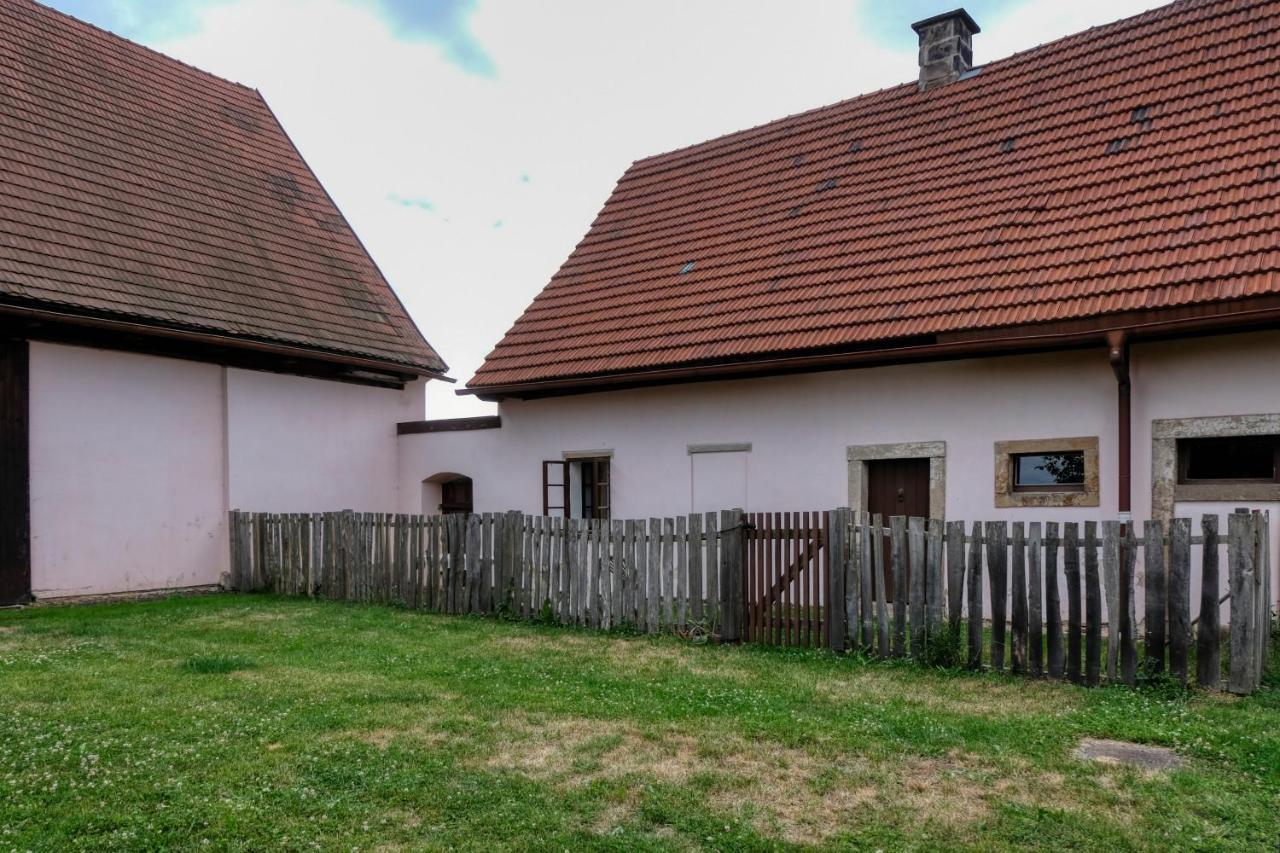 Apartmany V Broumovskem Statku Bagian luar foto