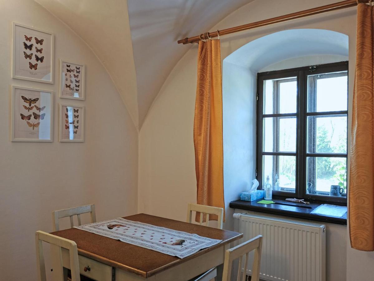 Apartmany V Broumovskem Statku Bagian luar foto