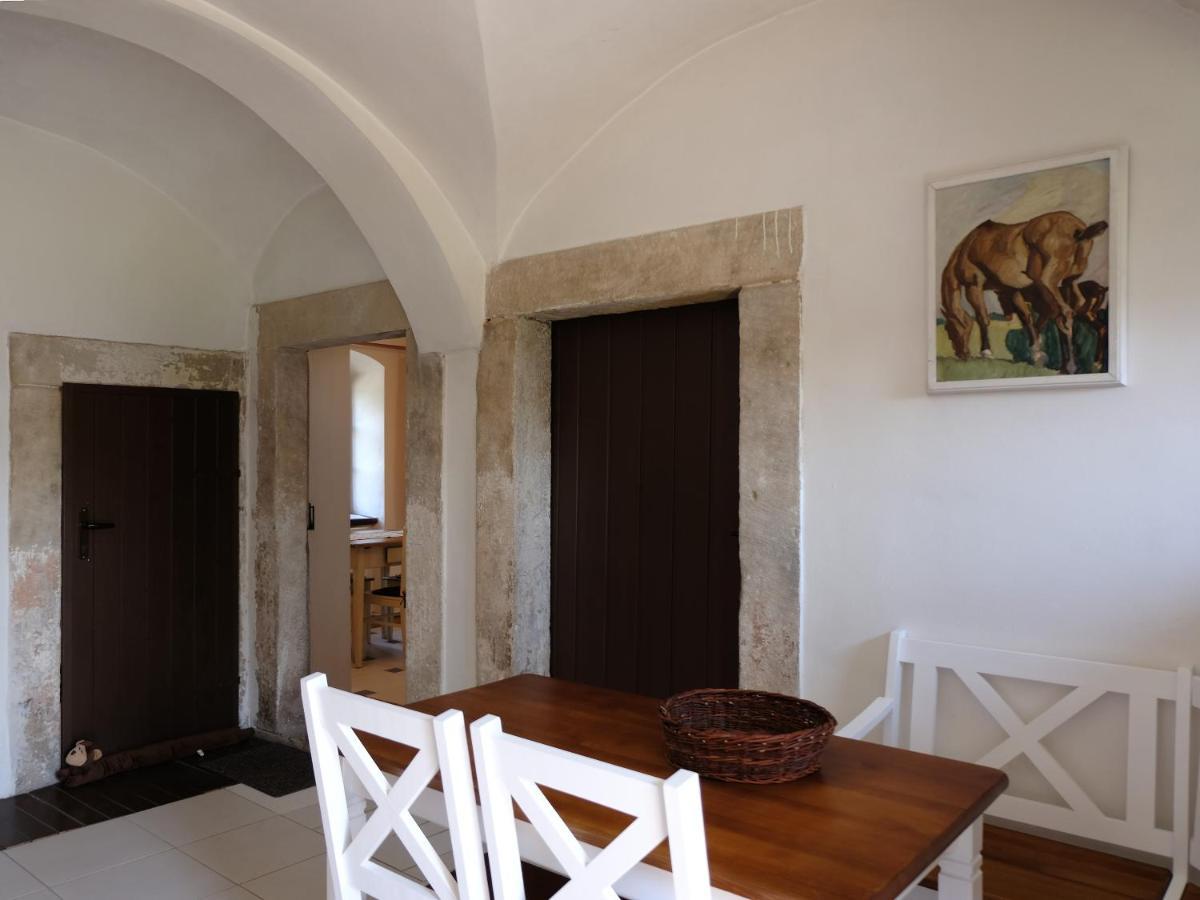 Apartmany V Broumovskem Statku Bagian luar foto