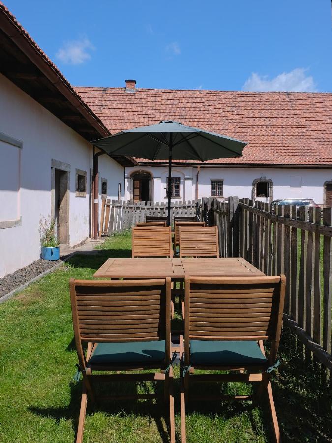 Apartmany V Broumovskem Statku Bagian luar foto
